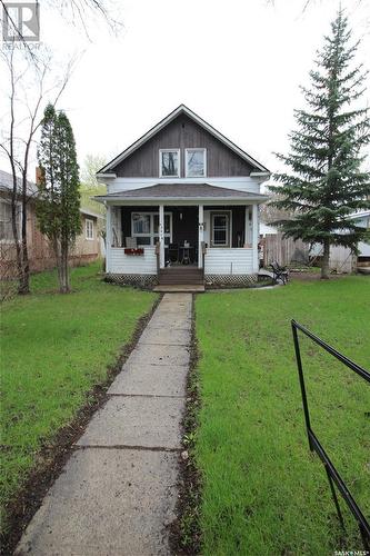 547 1St Street E, Shaunavon, SK - Outdoor With Deck Patio Veranda With Facade