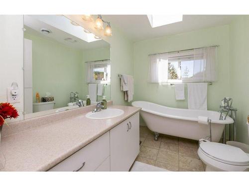 5800 97B Highway, Salmon Arm, BC - Indoor Photo Showing Bathroom
