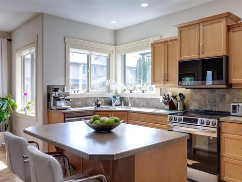2841 Bentley Road, West Kelowna, BC - Indoor Photo Showing Kitchen With Double Sink