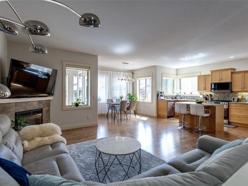 2841 Bentley Road, West Kelowna, BC - Indoor Photo Showing Living Room With Fireplace