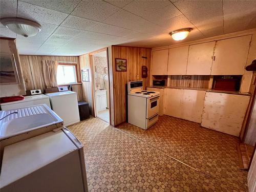390 Bill Miner Way, Princeton, BC - Indoor Photo Showing Kitchen