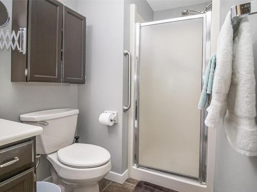 209-2110 Hoy Street, Kelowna, BC - Indoor Photo Showing Bathroom