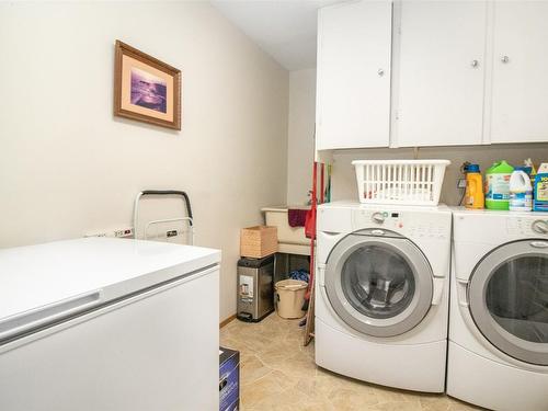 209-2110 Hoy Street, Kelowna, BC - Indoor Photo Showing Laundry Room