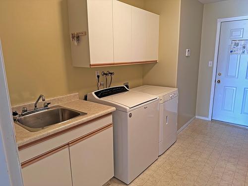 38-124 Sarsons Road, Vernon, BC - Indoor Photo Showing Laundry Room