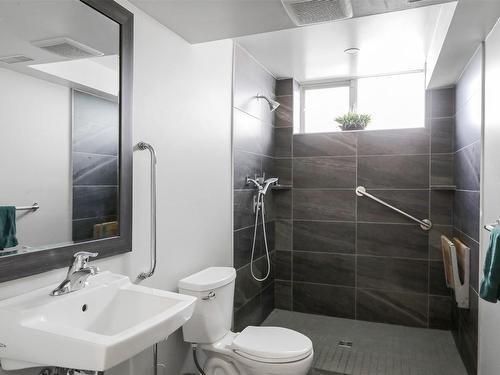 3350 Sundance Drive, West Kelowna, BC - Indoor Photo Showing Bathroom