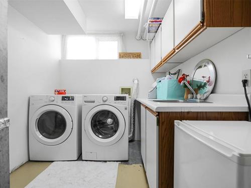 3350 Sundance Drive, West Kelowna, BC - Indoor Photo Showing Laundry Room