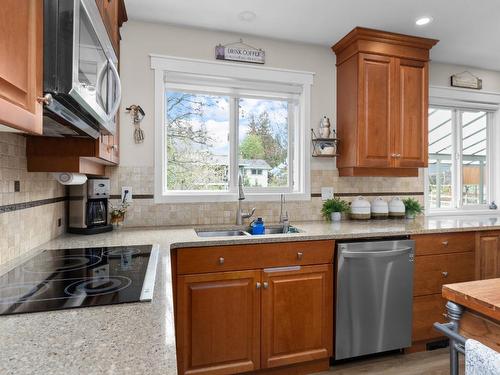 2401 Crestview Road, West Kelowna, BC - Indoor Photo Showing Kitchen With Double Sink