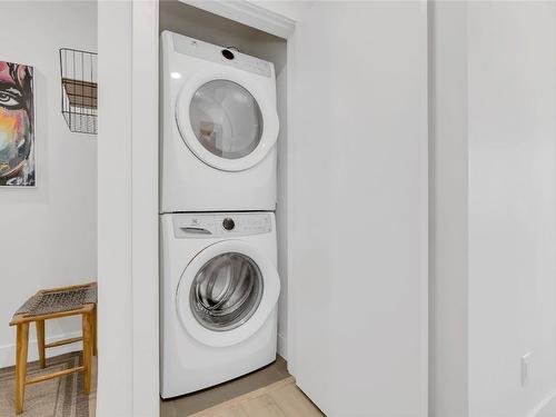 503-1232 Ellis Street, Kelowna, BC - Indoor Photo Showing Laundry Room