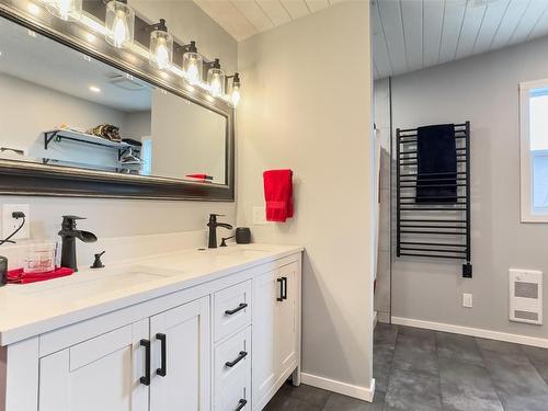 265 Gemini Road, Kelowna, BC - Indoor Photo Showing Bathroom