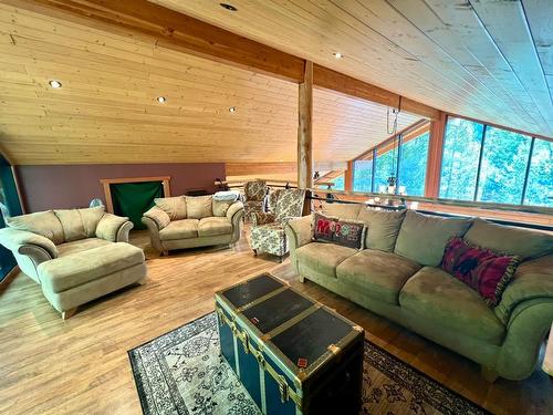 2456 Princeton/S'Land Road, Princeton, BC - Indoor Photo Showing Living Room