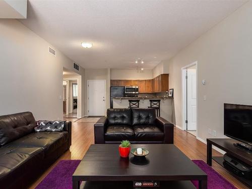 1105-3168 Via Centrale Road, Kelowna, BC - Indoor Photo Showing Living Room