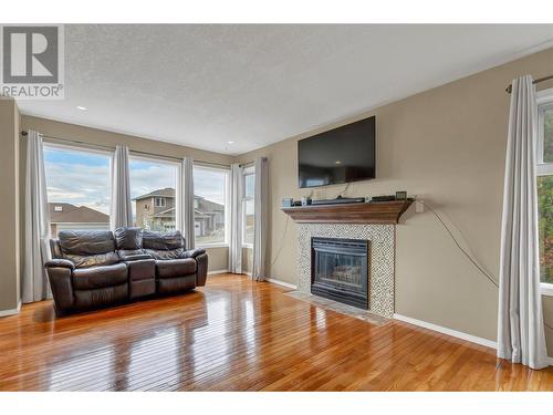 6725 Foothills Drive, Vernon, BC - Indoor Photo Showing Living Room With Fireplace