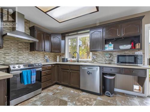 6725 Foothills Drive, Vernon, BC - Indoor Photo Showing Kitchen With Upgraded Kitchen