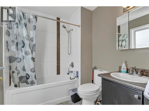 6725 Foothills Drive, Vernon, BC - Indoor Photo Showing Bathroom