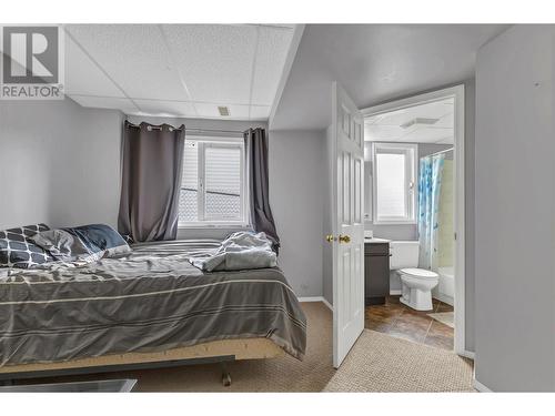 6725 Foothills Drive, Vernon, BC - Indoor Photo Showing Bedroom