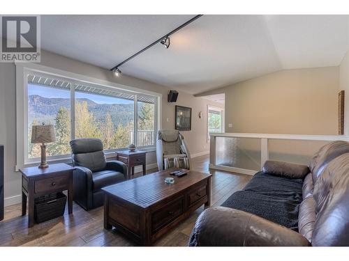 2617 Mountview Drive, Blind Bay, BC - Indoor Photo Showing Living Room