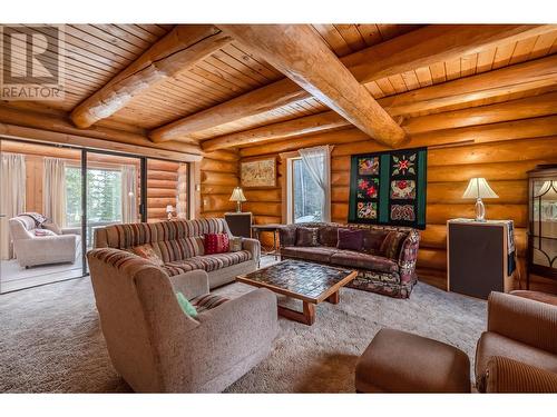 240 Tin Horn Road, Oliver, BC - Indoor Photo Showing Living Room