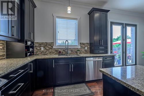 6595 Upper Canada Crossing, London, ON - Indoor Photo Showing Kitchen