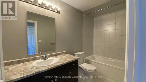 200 Wheat Lane, Kitchener, ON - Indoor Photo Showing Bathroom