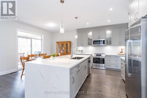 13 Fawndale Cres, Wasaga Beach, ON - Indoor Photo Showing Kitchen With Upgraded Kitchen