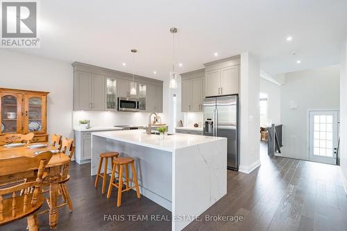 13 Fawndale Cres, Wasaga Beach, ON - Indoor Photo Showing Kitchen With Upgraded Kitchen