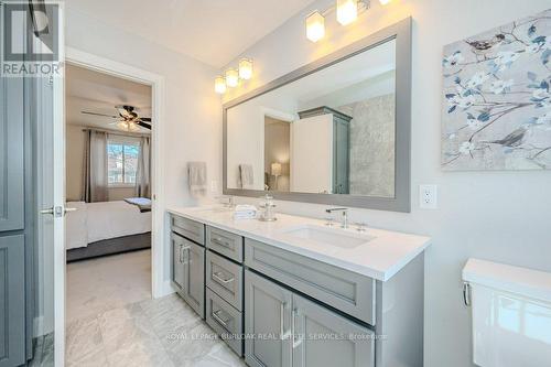 573 Barons Crt, Burlington, ON - Indoor Photo Showing Bathroom