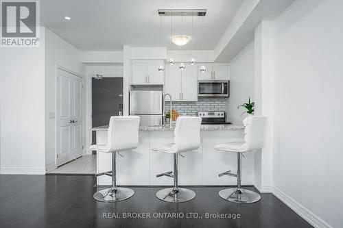 #311 -2388 Khalsa Gate, Oakville, ON - Indoor Photo Showing Kitchen With Upgraded Kitchen