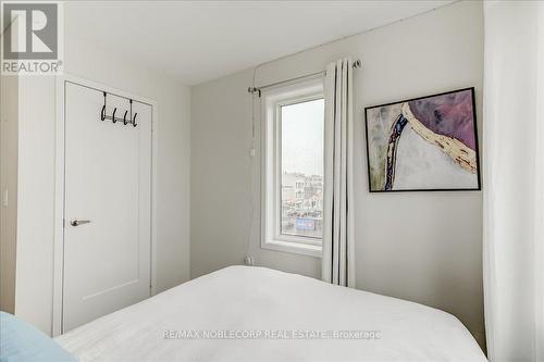 #116 -600 Alex Gardner Circ, Aurora, ON - Indoor Photo Showing Bedroom