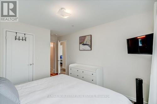 #116 -600 Alex Gardner Circ, Aurora, ON - Indoor Photo Showing Bedroom