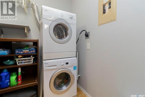 1004 430 5Th Avenue N, Saskatoon, SK - Indoor Photo Showing Laundry Room