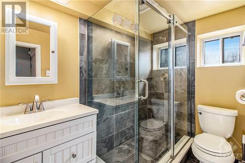 236 Booth Street, Ottawa, ON - Indoor Photo Showing Bathroom