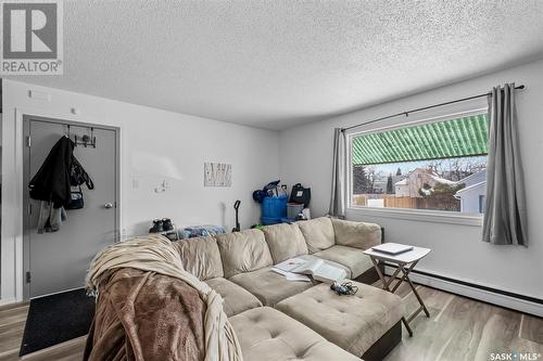 419 9Th Street E, Prince Albert, SK - Indoor Photo Showing Living Room