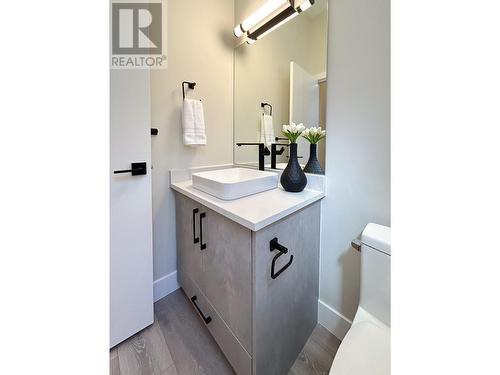 2175 Aberdeen Street, Kelowna, BC - Indoor Photo Showing Bathroom