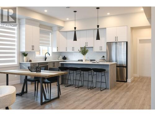 2175 Aberdeen Street, Kelowna, BC - Indoor Photo Showing Kitchen With Upgraded Kitchen