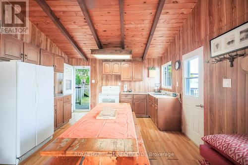 160 Charlie'S Island, Hamilton Township, ON - Indoor Photo Showing Kitchen