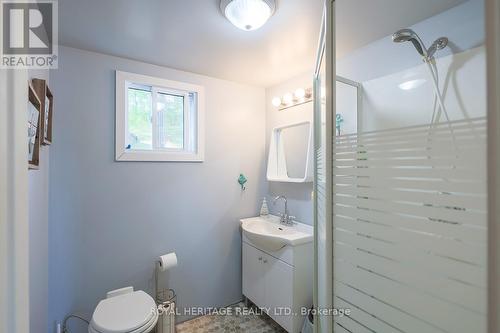 160 Charlie'S Island, Hamilton Township, ON - Indoor Photo Showing Bathroom
