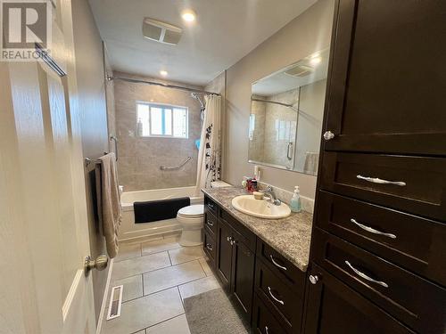 1528 111 Avenue, Dawson Creek, BC - Indoor Photo Showing Bathroom