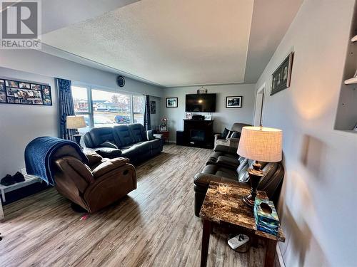 1528 111 Avenue, Dawson Creek, BC - Indoor Photo Showing Living Room