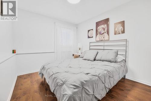 14 Harrison Cres, Barrie, ON - Indoor Photo Showing Bedroom