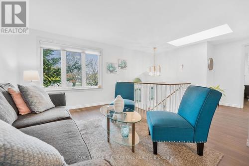14 Harrison Crescent, Barrie, ON - Indoor Photo Showing Living Room