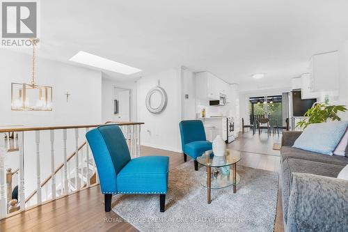 14 Harrison Crescent, Barrie, ON - Indoor Photo Showing Living Room