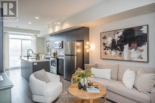 #204 -3058 Sixth Line, Oakville, ON - Indoor Photo Showing Living Room