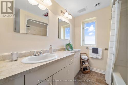 35 Peats Point Rd, Prince Edward County, ON - Indoor Photo Showing Bathroom