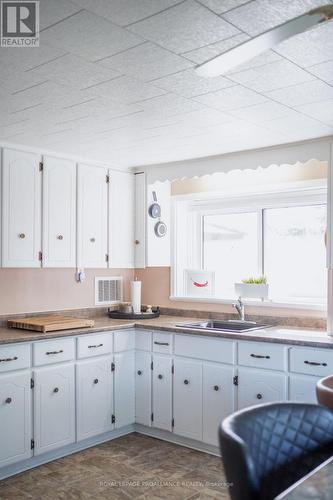 35 Peats Point Road, Prince Edward County (Ameliasburgh), ON - Indoor Photo Showing Kitchen