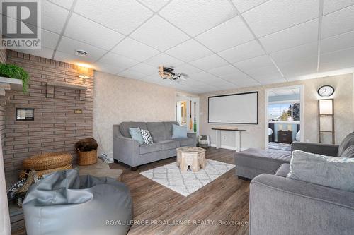 35 Peats Point Road, Prince Edward County (Ameliasburgh), ON - Indoor Photo Showing Living Room