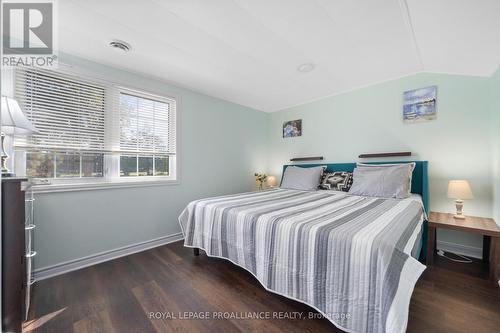 35 Peats Point Road, Prince Edward County (Ameliasburgh), ON - Indoor Photo Showing Bedroom