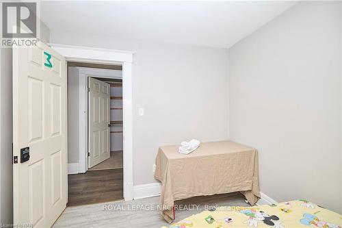 45 Pine St N, Thorold, ON - Indoor Photo Showing Bedroom