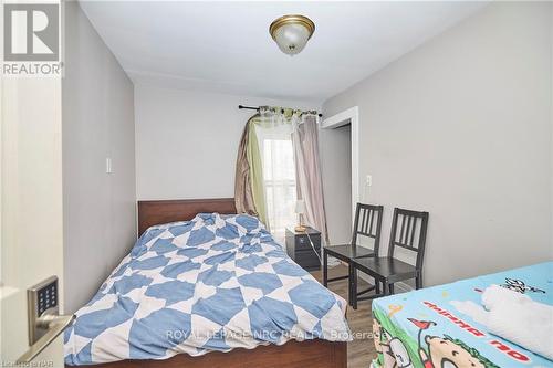 45 Pine Street N, Thorold, ON - Indoor Photo Showing Bedroom