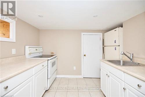 45 Pine St N, Thorold, ON - Indoor Photo Showing Kitchen