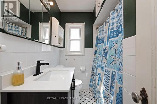 228 Glenwood Crescent, Toronto, ON - Indoor Photo Showing Bathroom